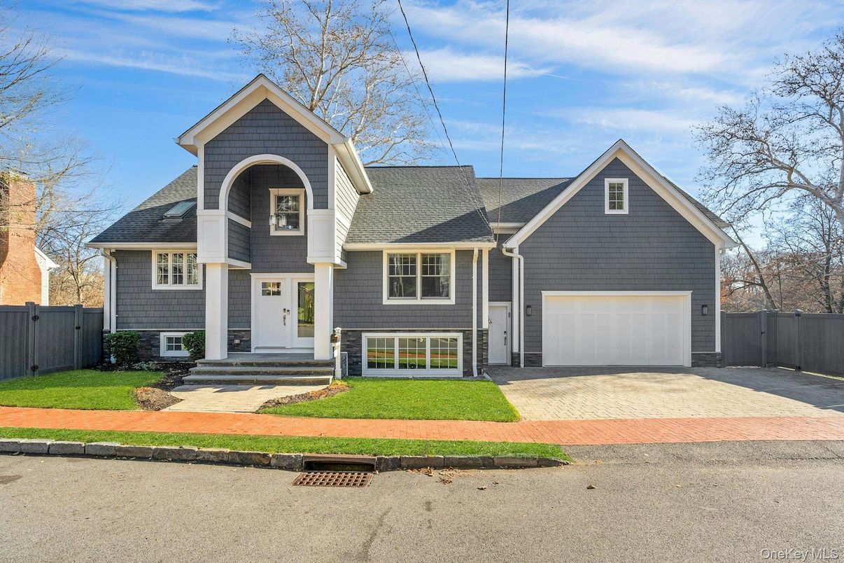 Attached, Exterior, Facade, Farmhouse