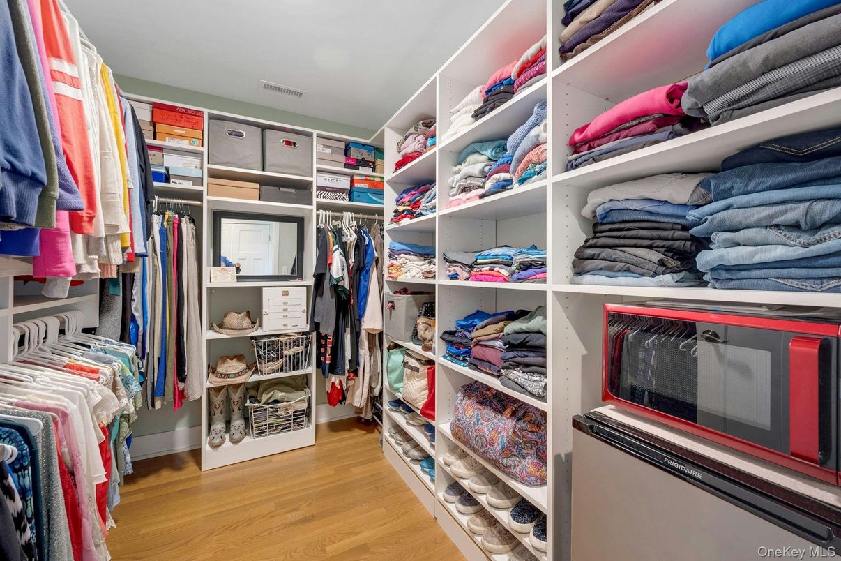 Interior, Walk-in Closets, Wood Texture Flooring