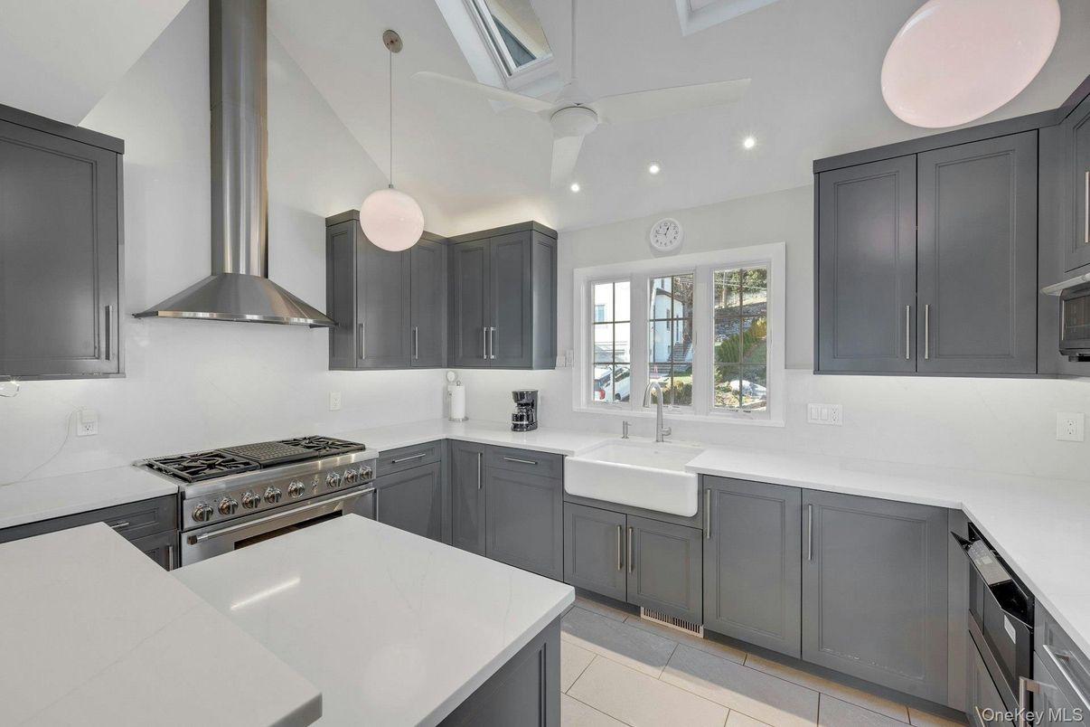 Interior, Kitchen, Pendant Lights, Recessed Lighting, Stainless Steel Appliances