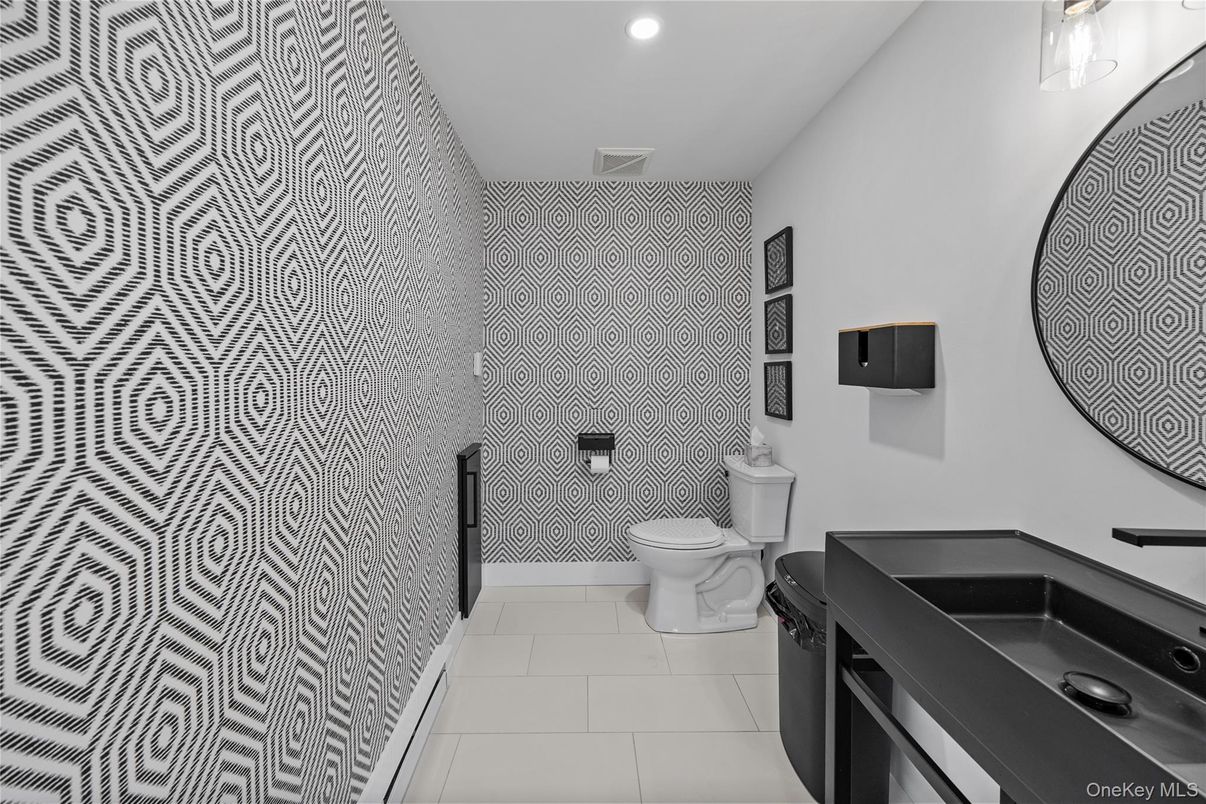 Bathroom, Interior, Recessed Lighting