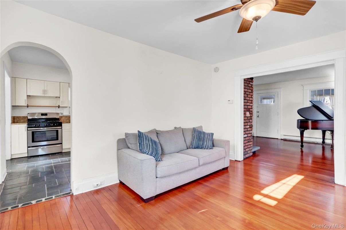 Interior, Kitchen, Piano, Stainless Steel Appliances, Wood Texture Flooring