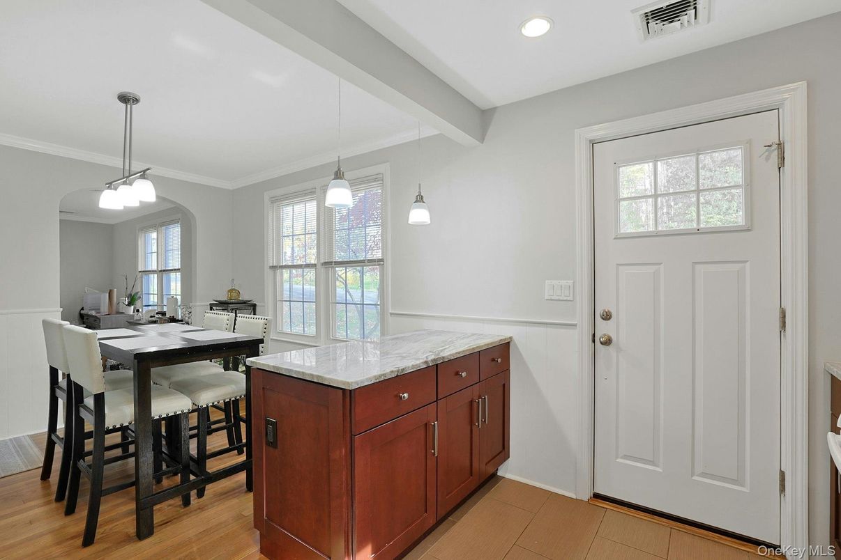 Dining room, Interior, Kitchen, Pendant Lights, Recessed Lighting, Wood Texture Flooring