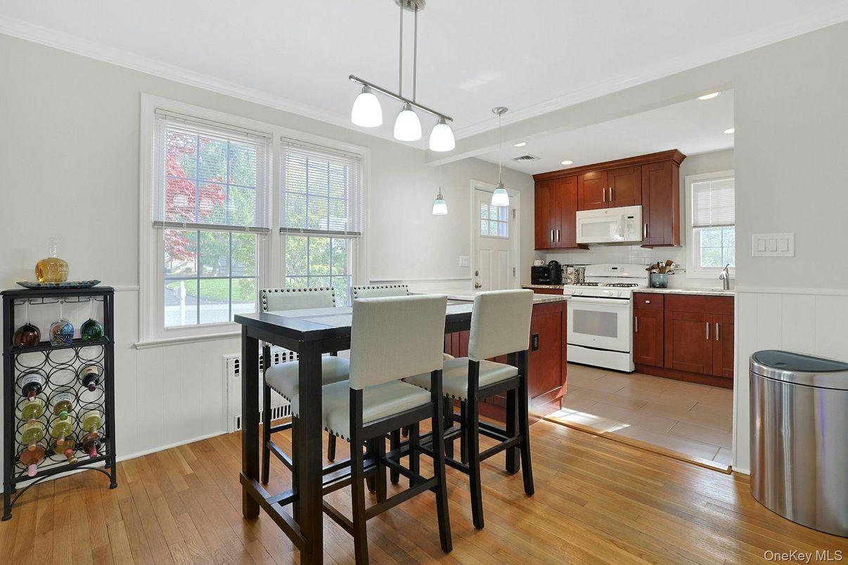 Dining room, Interior, Kitchen, Pendant Lights, Recessed Lighting, Stainless Steel Appliances, Wood Texture Flooring