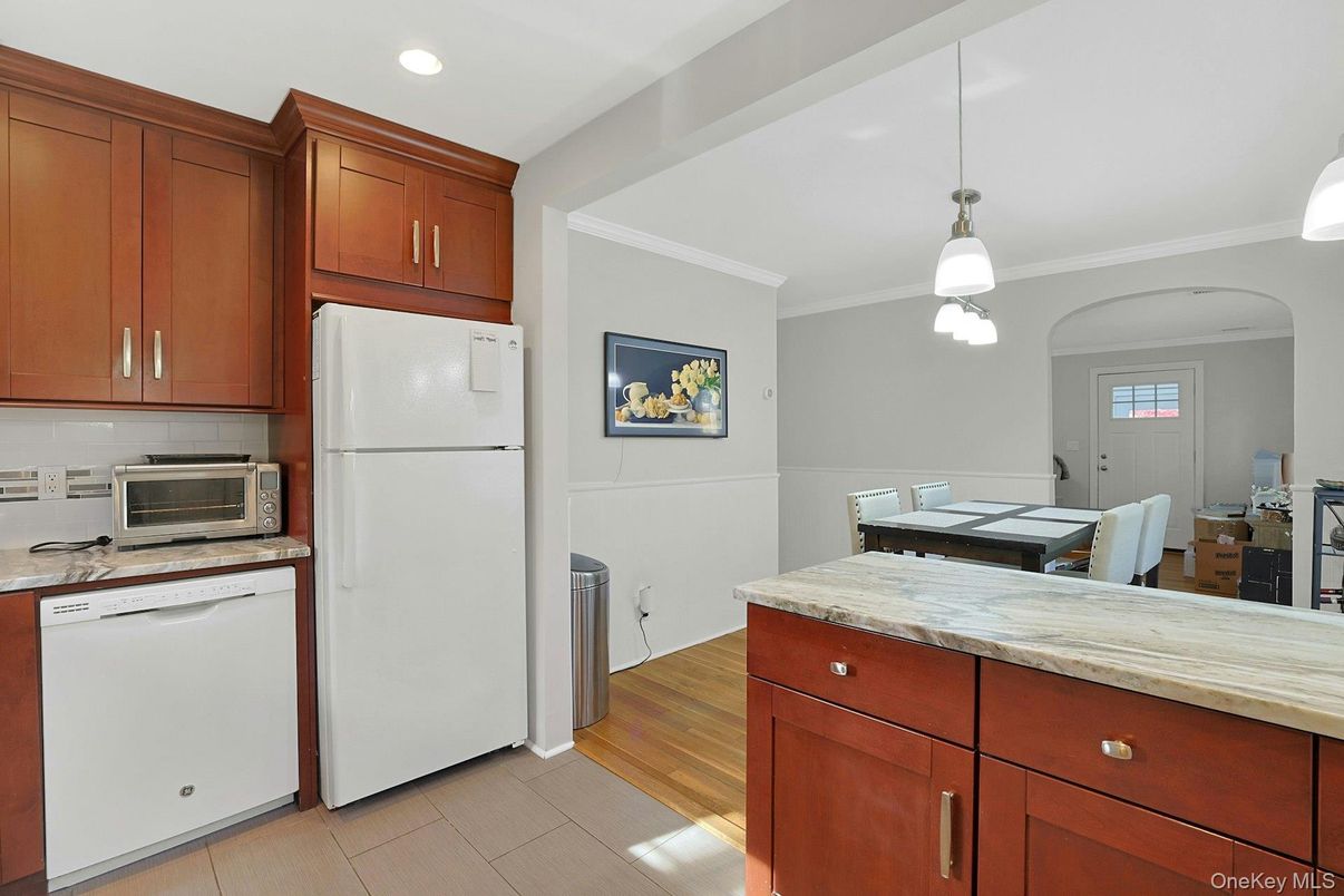 Dining room, Interior, Kitchen, Pendant Lights, Recessed Lighting, Wood Texture Flooring