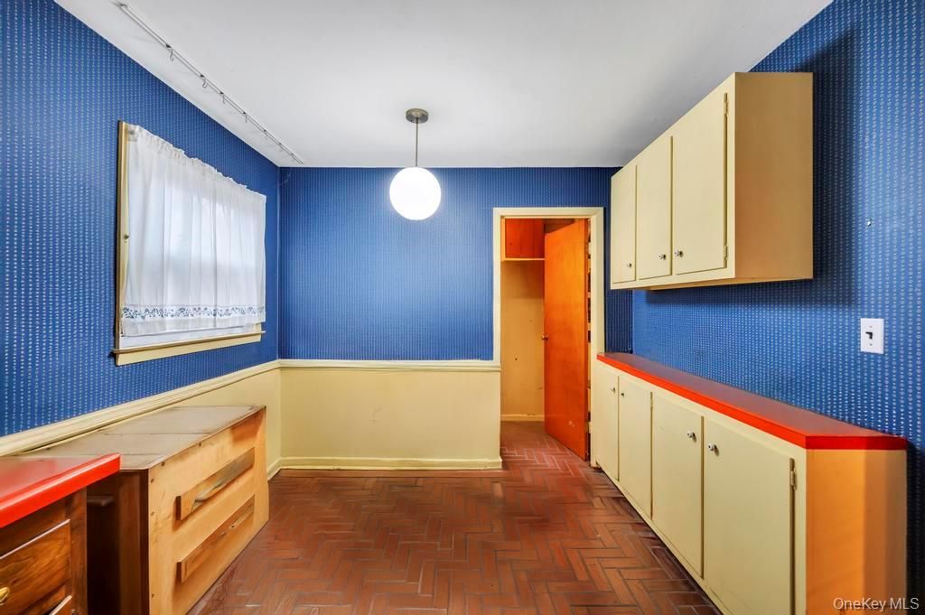 Interior, Pendant Lights, Wood Texture Flooring