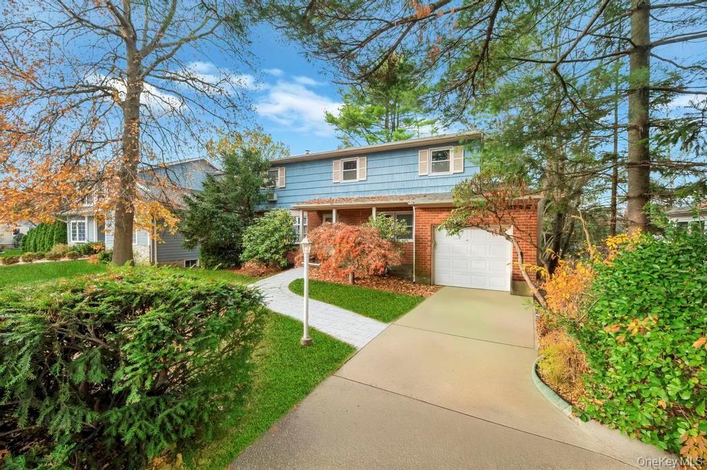 Attached, Exterior, Facade, Brick Facade, Raised Ranch