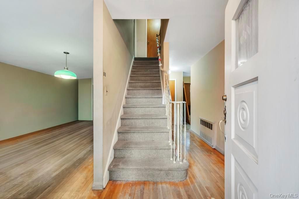 Interior, Pendant Lights, Wood Texture Flooring