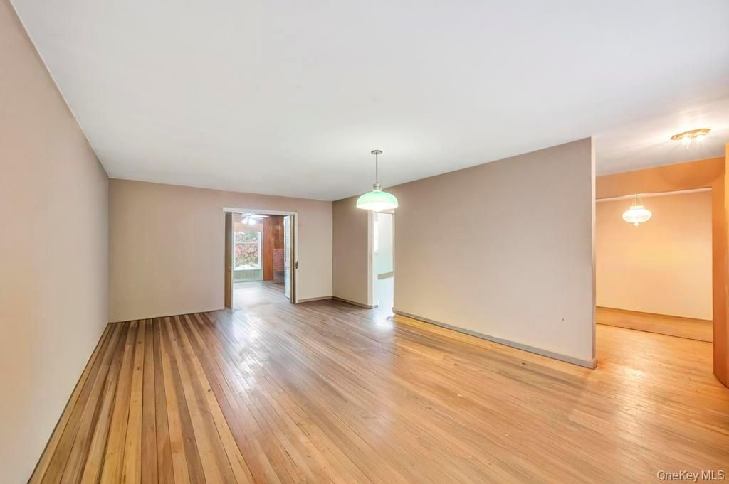 Empty room, Interior, Pendant Lights, Wood Texture Flooring