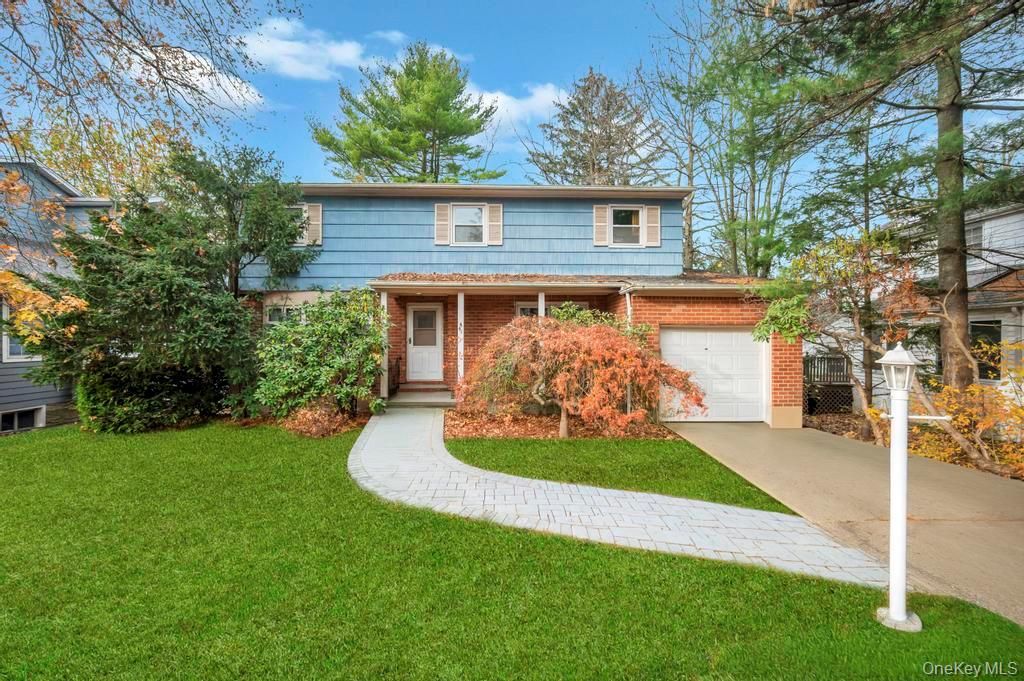 Attached, Exterior, Facade, Brick Facade, Split Level