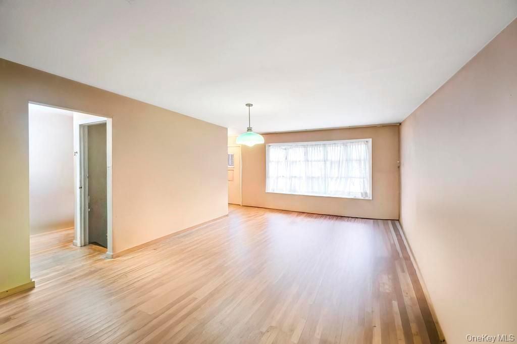 Empty room, Interior, Pendant Lights, Wood Texture Flooring