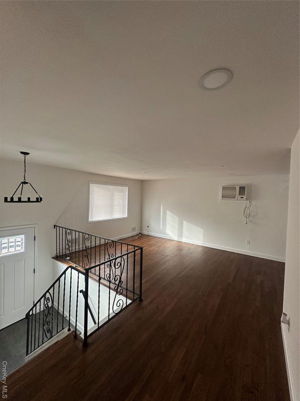 Interior, Pendant Lights, Wood Texture Flooring
