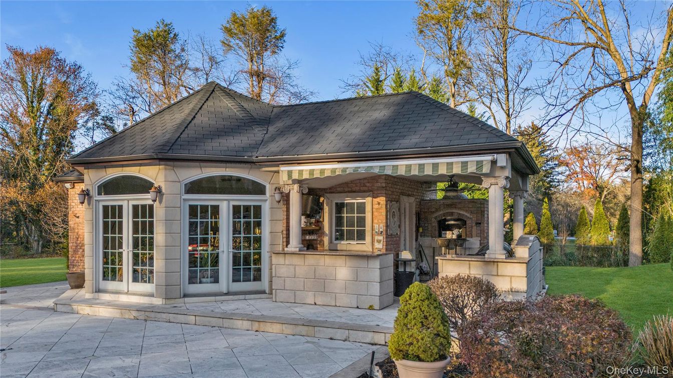 Exterior, Facade, French Provincial