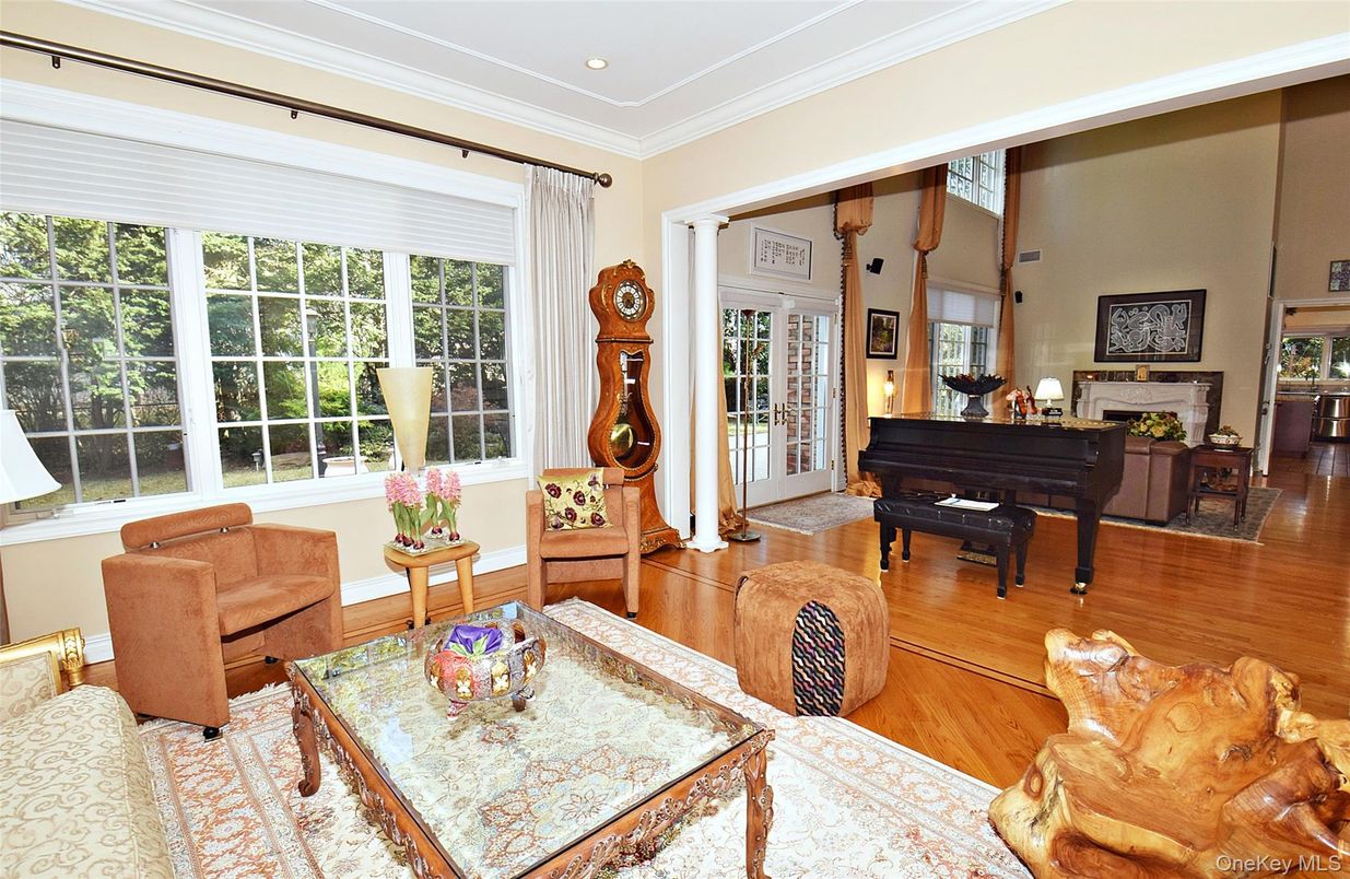 Interior, Living room, Piano, Recessed Lighting, Wood Texture Flooring