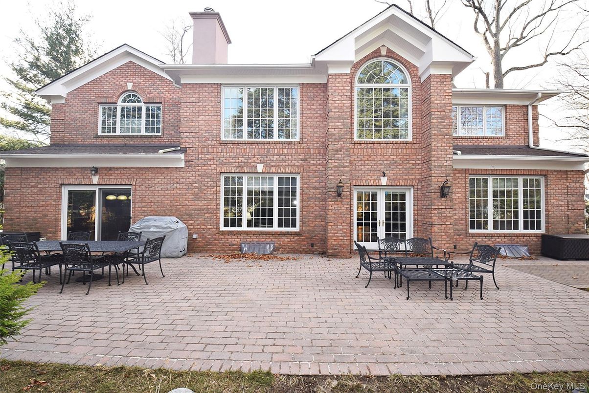 Exterior, Facade, Brick Facade, Georgian