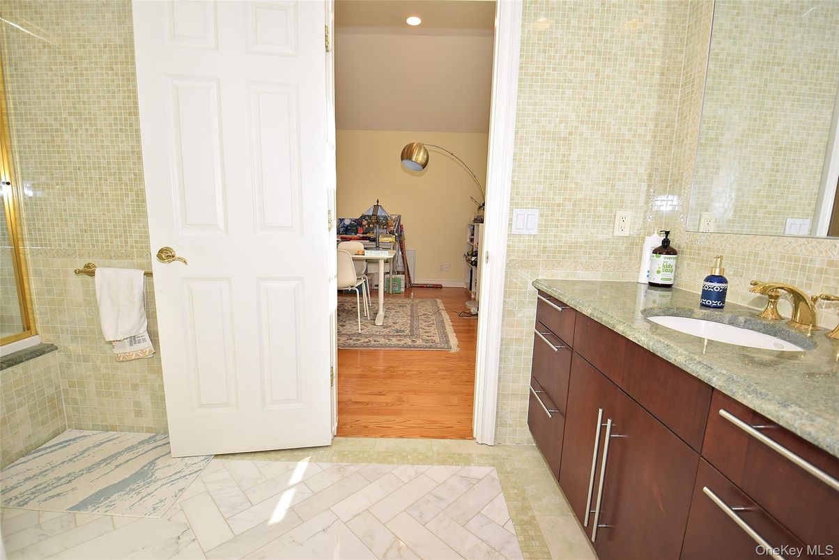 Bathroom, Interior, Recessed Lighting, Wood Texture Flooring