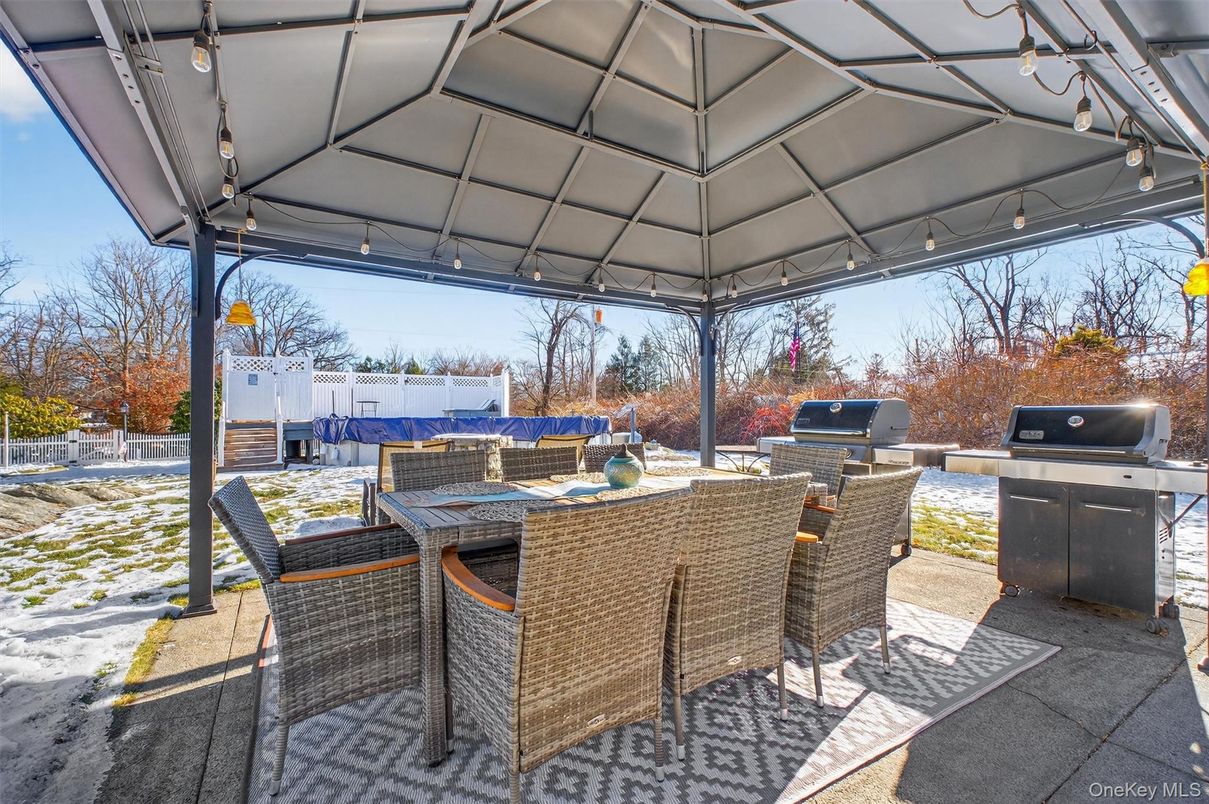 Exterior, Outdoor Kitchen