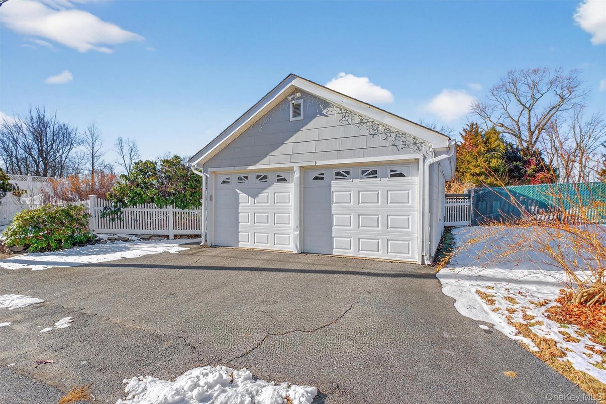 Detached Garage, Exterior