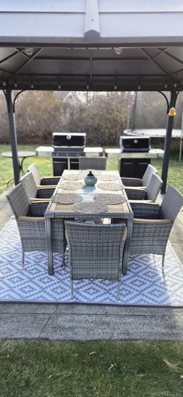 Exterior, Outdoor Kitchen