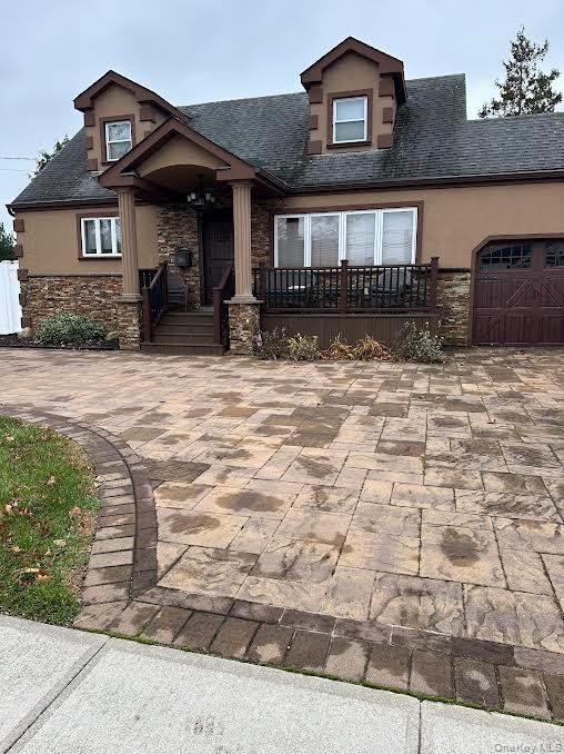 Attached, Exterior, Facade, Cape Cod