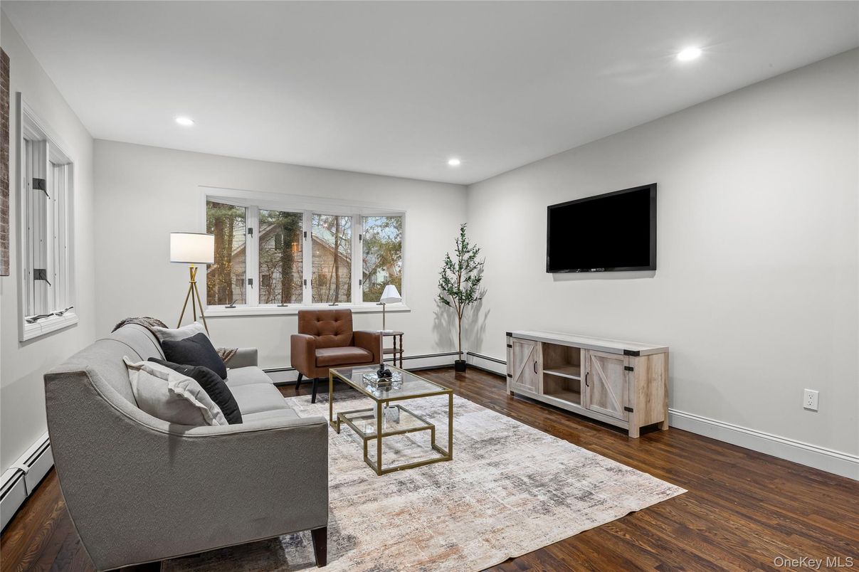 Interior, Living room, Recessed Lighting, Wood Texture Flooring