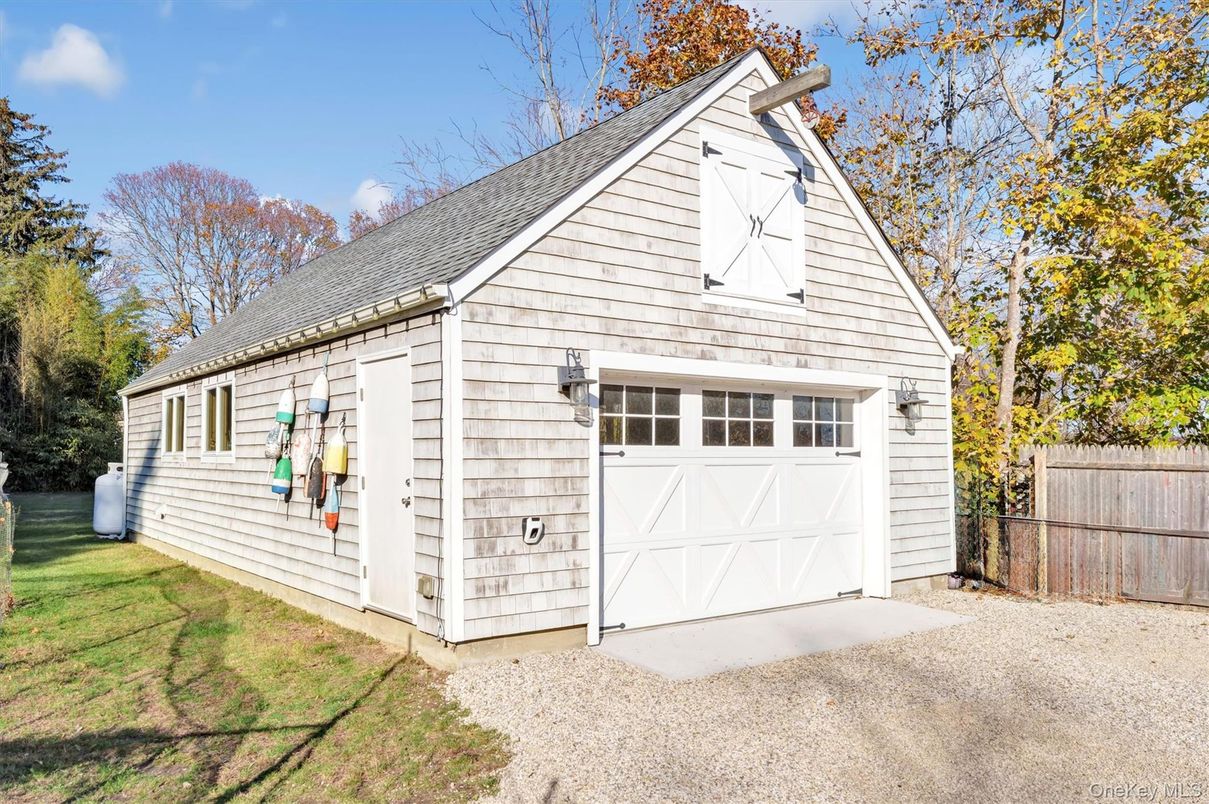 Detached Garage, Exterior