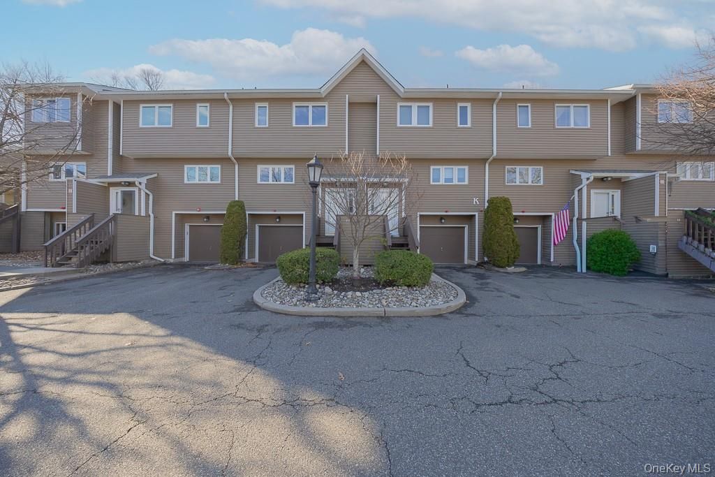 Attached, Exterior, Facade, Rowhouse