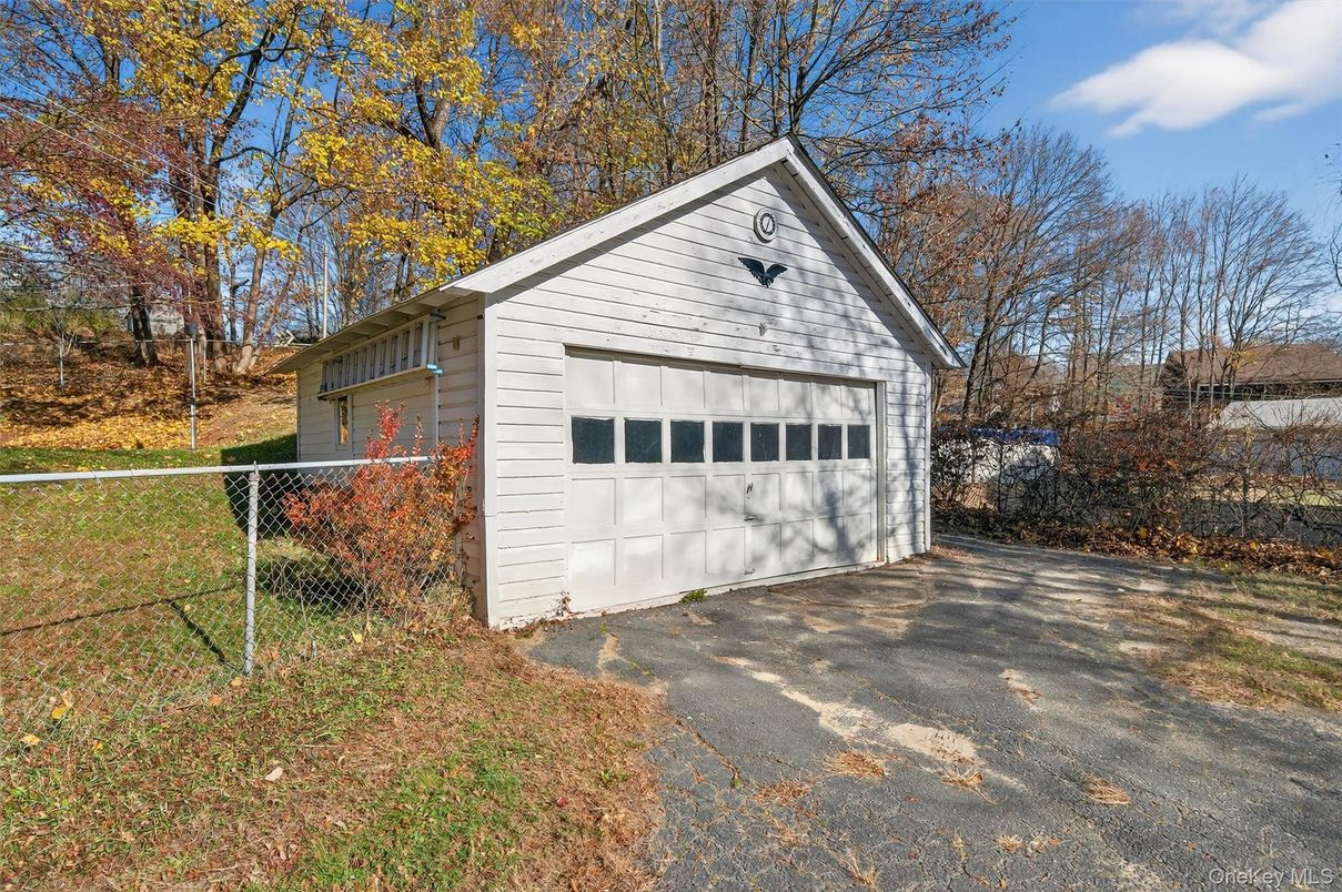 Detached Garage, Exterior