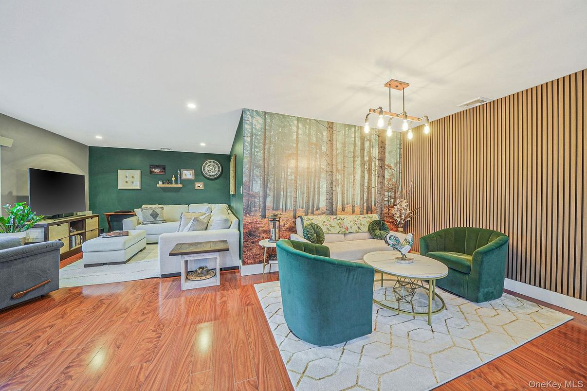 Interior, Living room, Pendant Lights, Recessed Lighting, Wood Texture Flooring