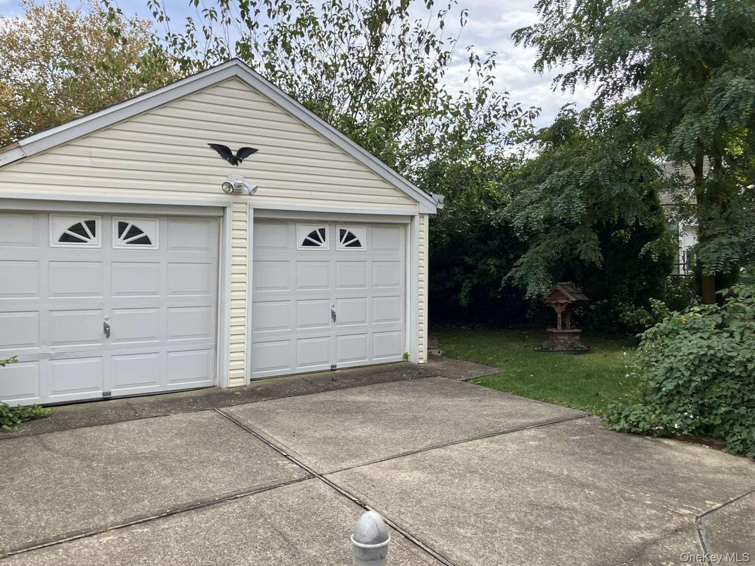 Detached Garage, Exterior
