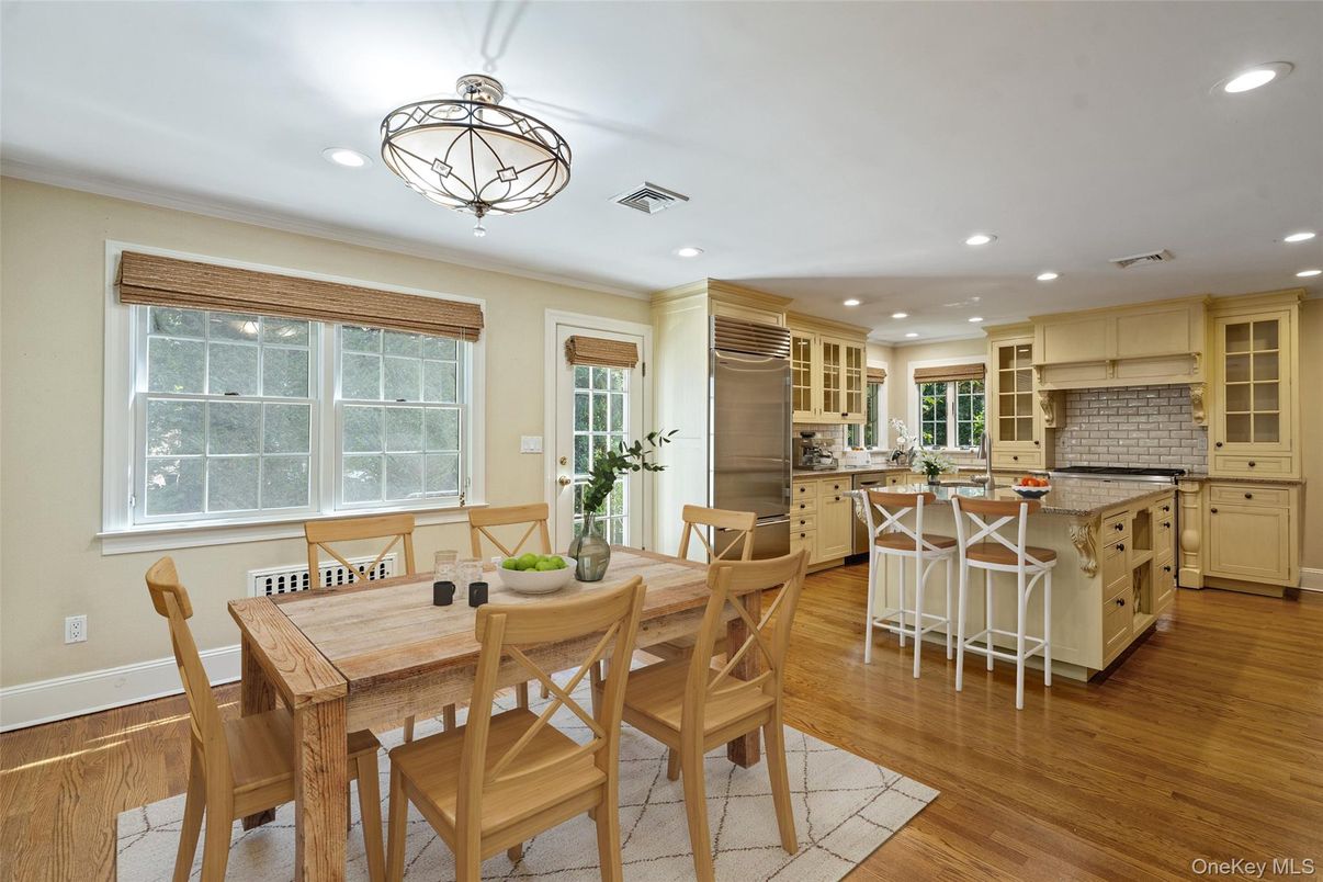 Dining room, Interior, Kitchen, Pendant Lights, Recessed Lighting, Stainless Steel Appliances, Wood Texture Flooring