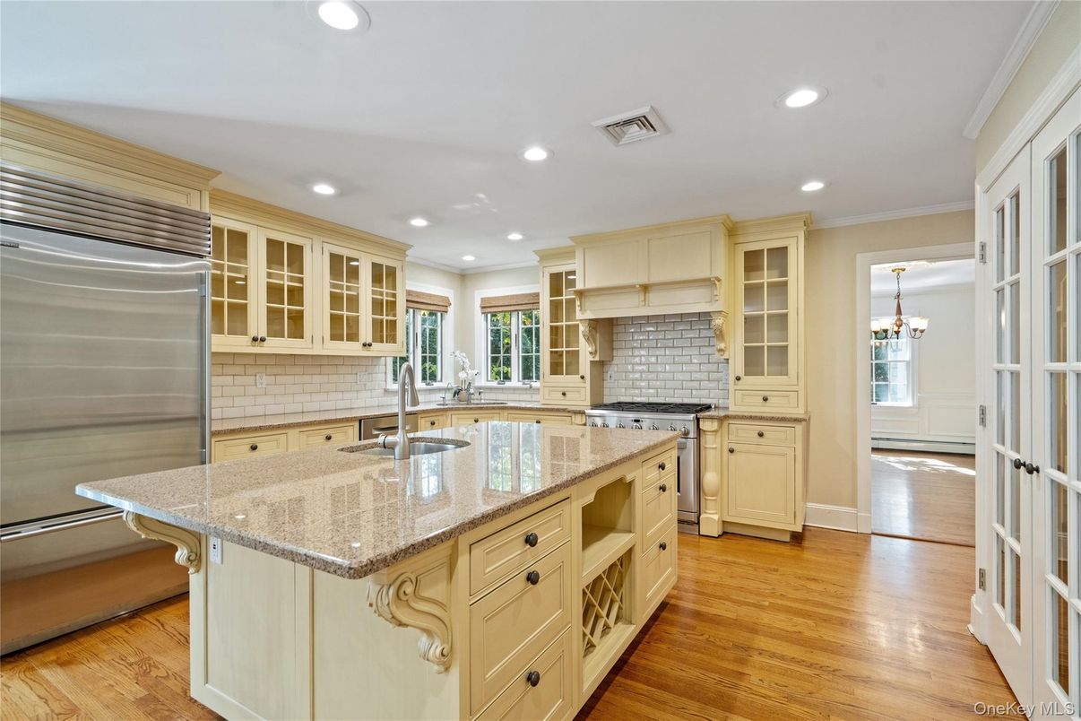 Chandelier, Interior, Kitchen, Recessed Lighting, Stainless Steel Appliances, Wood Texture Flooring