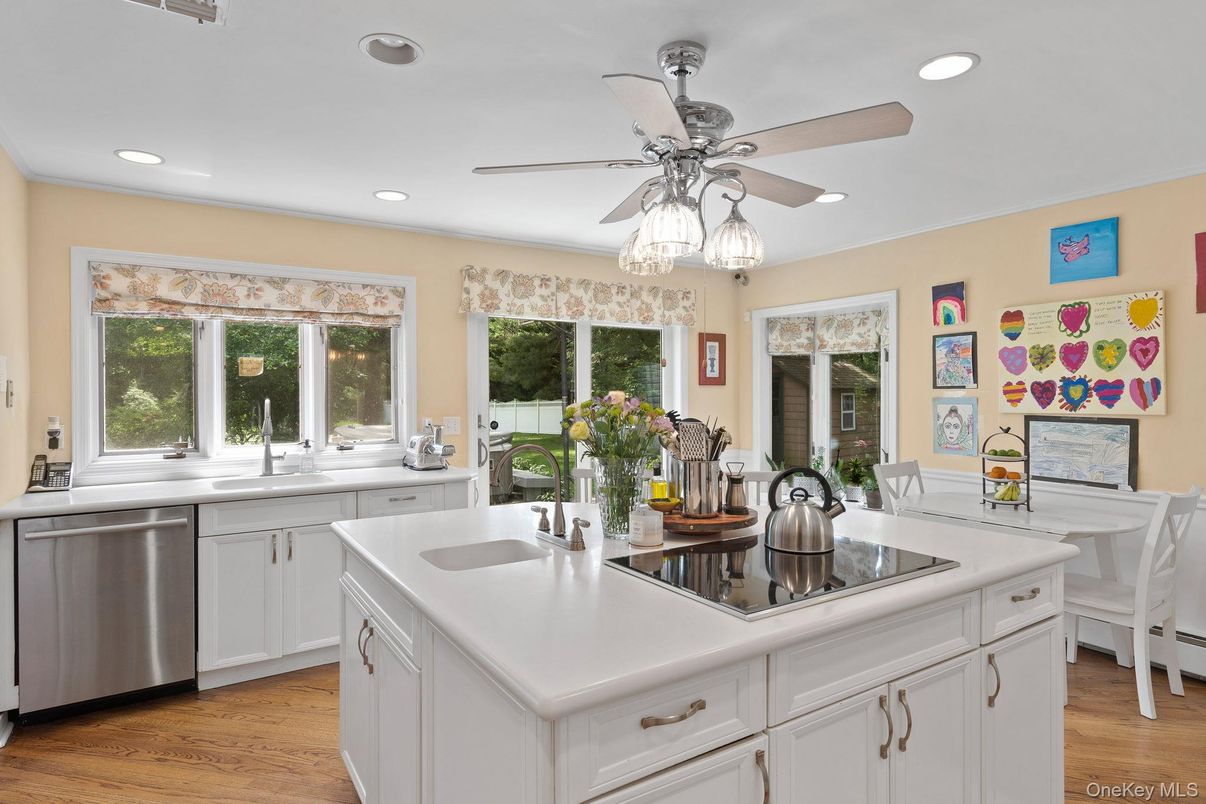 Dining room, Interior, Kitchen, Recessed Lighting, Wood Texture Flooring
