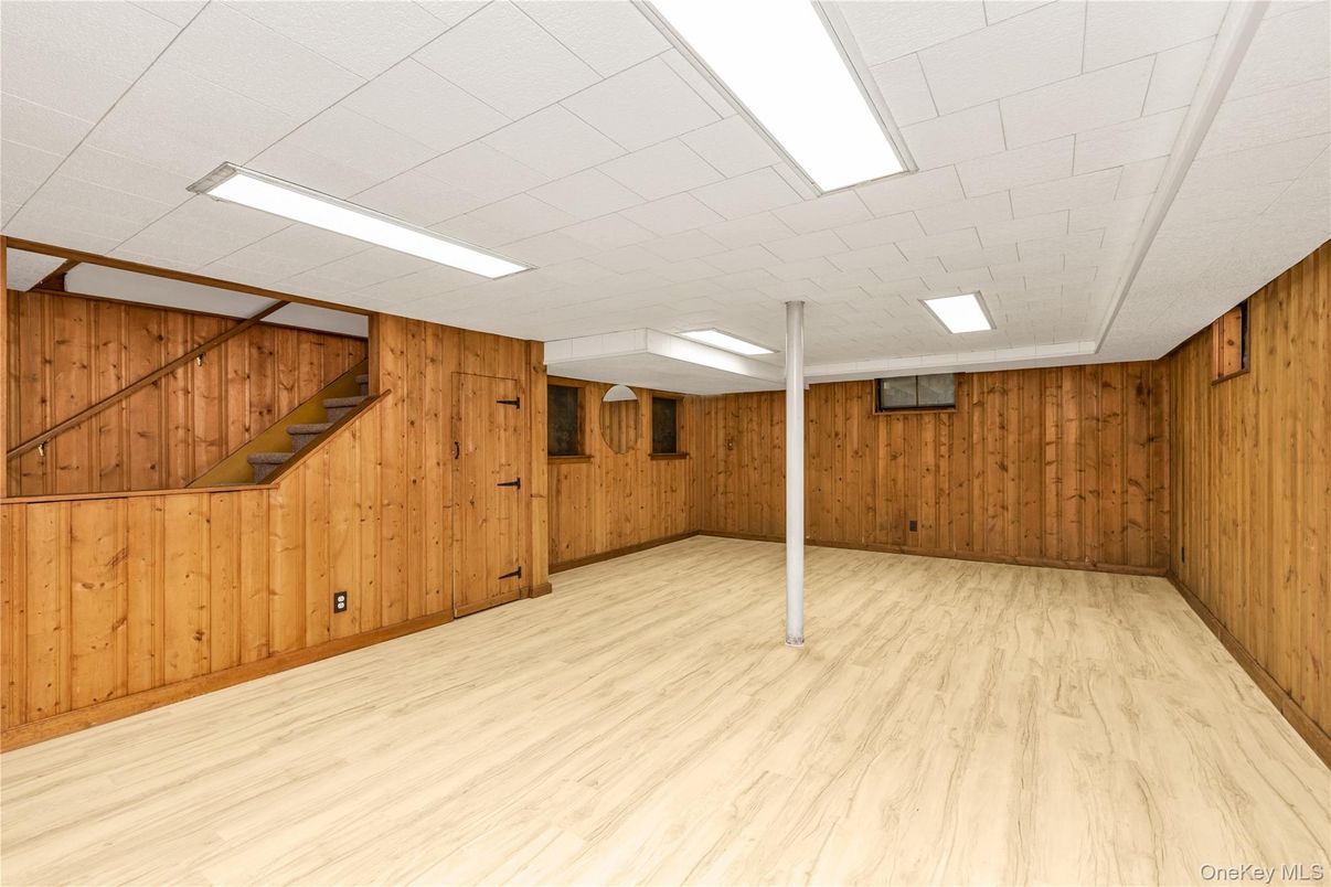 Empty room, Interior, Recessed Lighting, Wood Texture Flooring, Wooden Walls