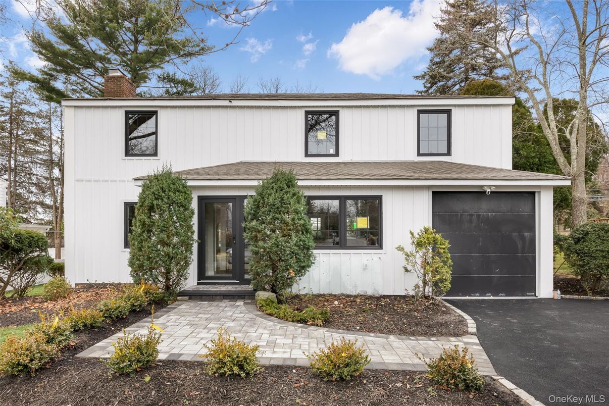 Attached, Exterior, Facade, Farmhouse