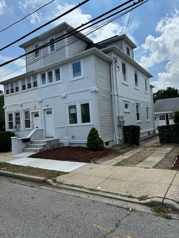 Exterior, Facade, Rowhouse