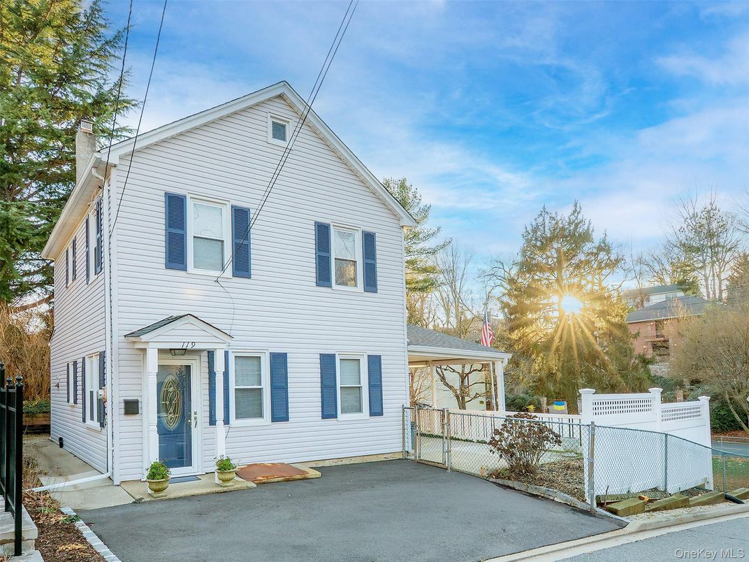 Exterior, Facade, Queen Anne Victorian