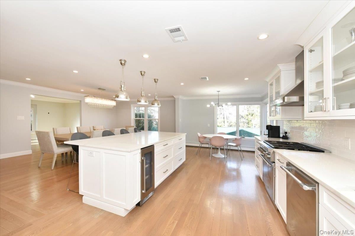 Chandelier, Dining room, Interior, Kitchen, Pendant Lights, Recessed Lighting, Wood Texture Flooring