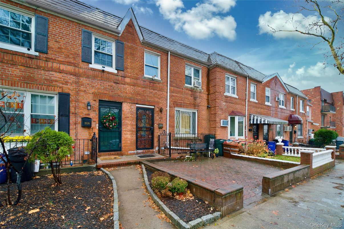 Exterior, Facade, Brick Facade, Rowhouse