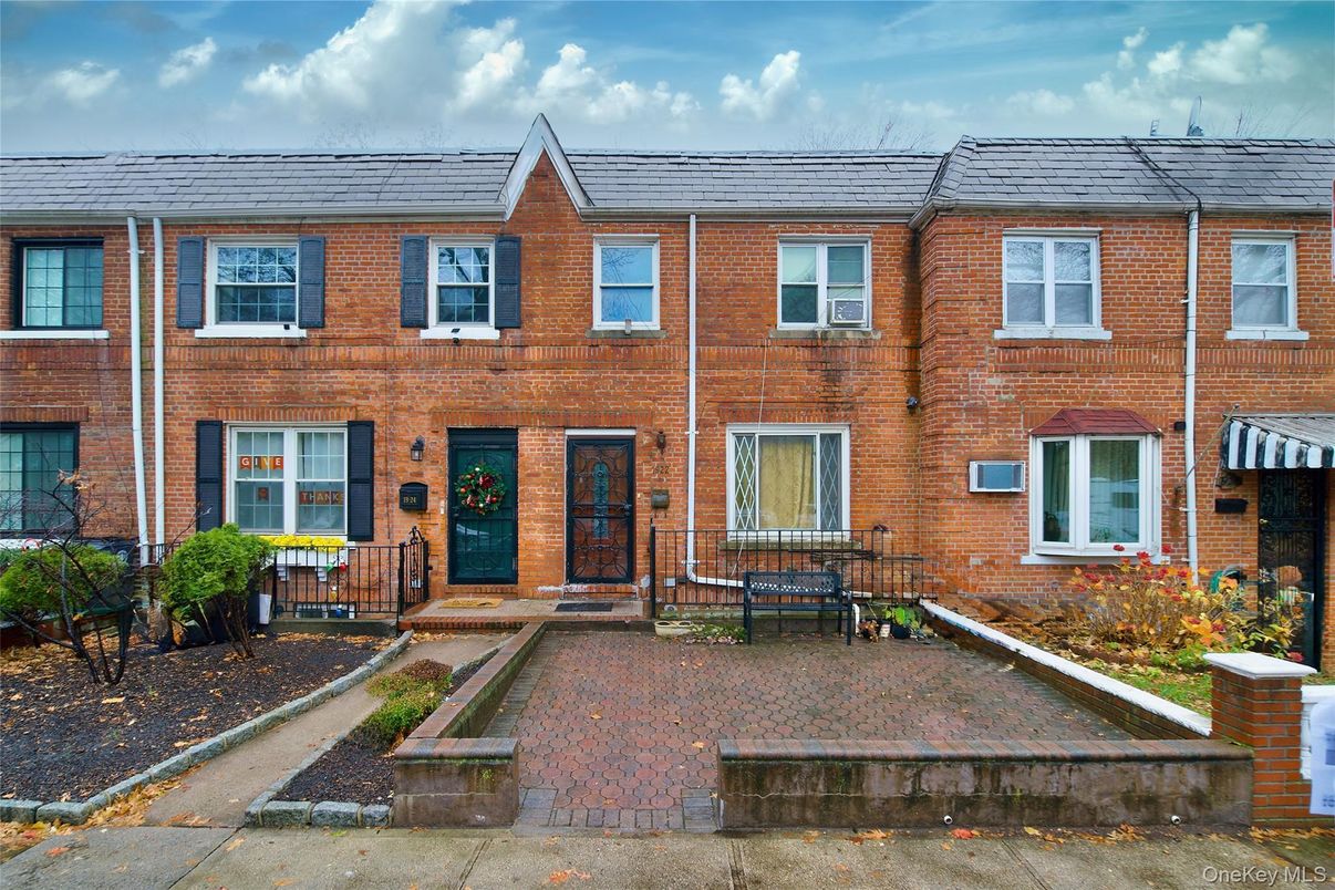 Exterior, Facade, Brick Facade, Rowhouse