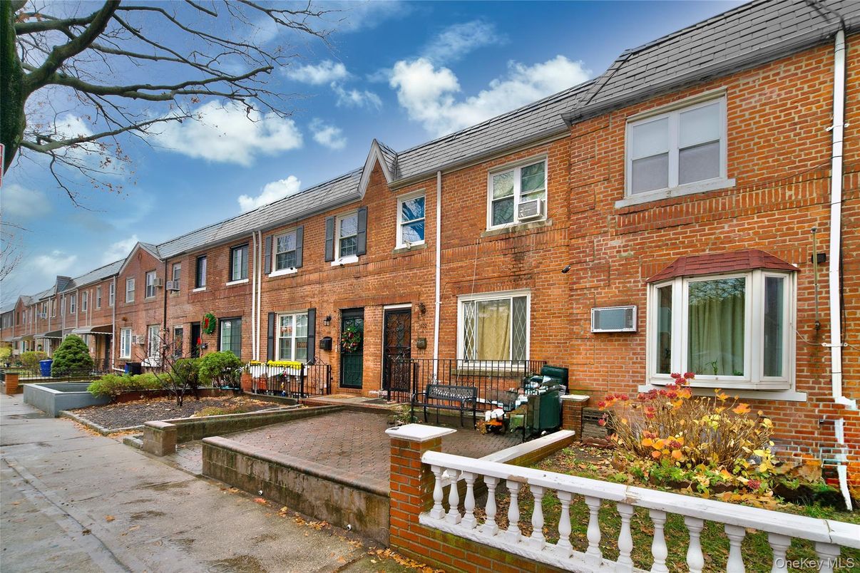 Exterior, Facade, Brick Facade, Rowhouse