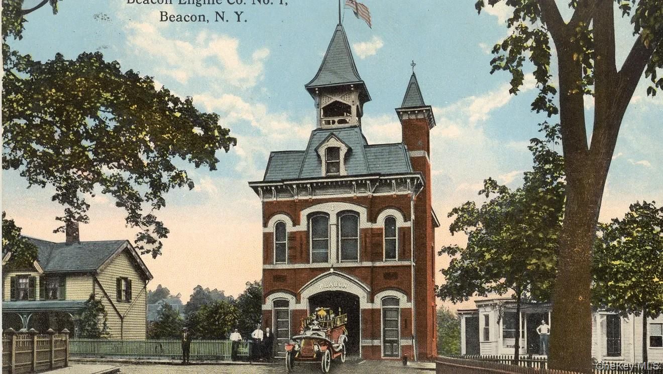 Exterior, Facade, Queen Anne Victorian