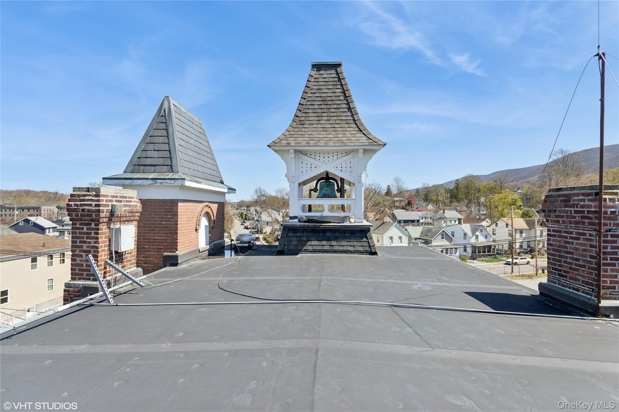 Exterior, Facade, Brick Facade, Fireplace, None