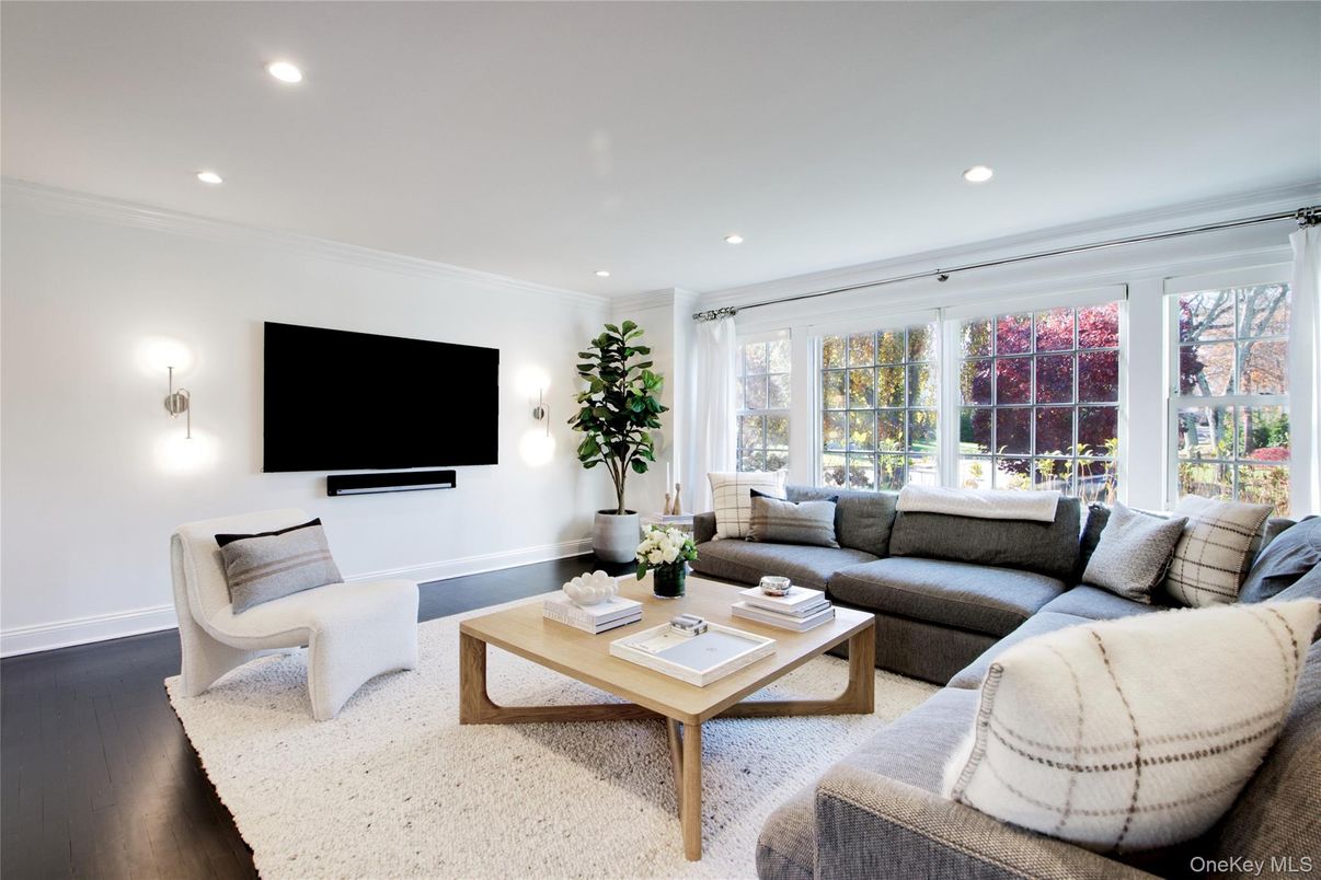 Interior, Living room, Recessed Lighting, Wood Texture Flooring