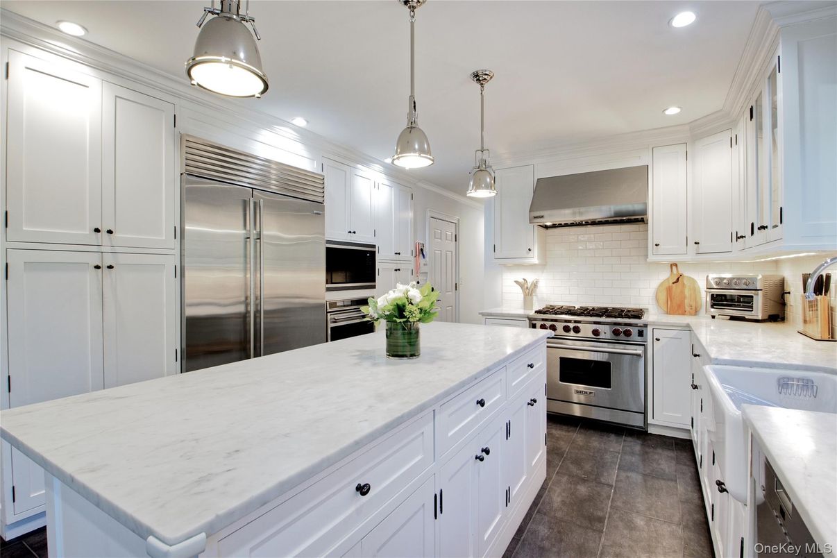 Interior, Kitchen, Pendant Lights, Recessed Lighting, Stainless Steel Appliances