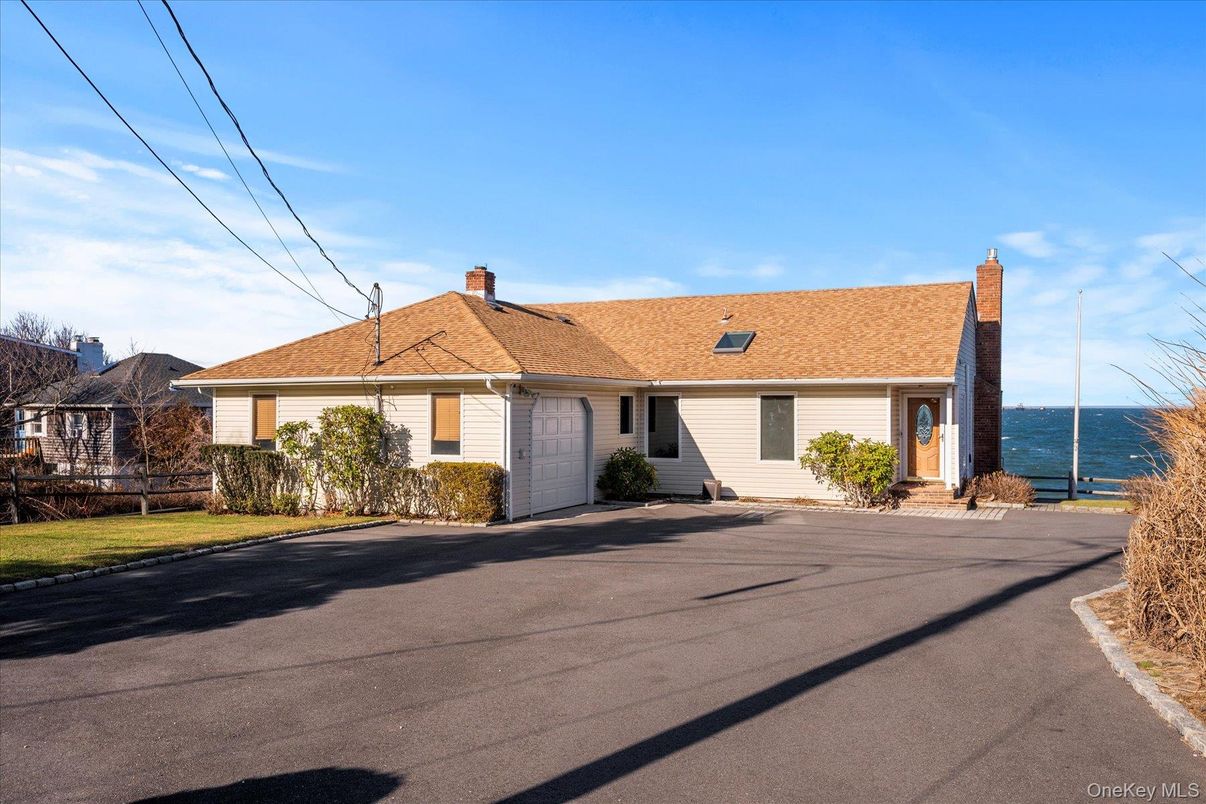 Exterior, Facade, Cape Cod