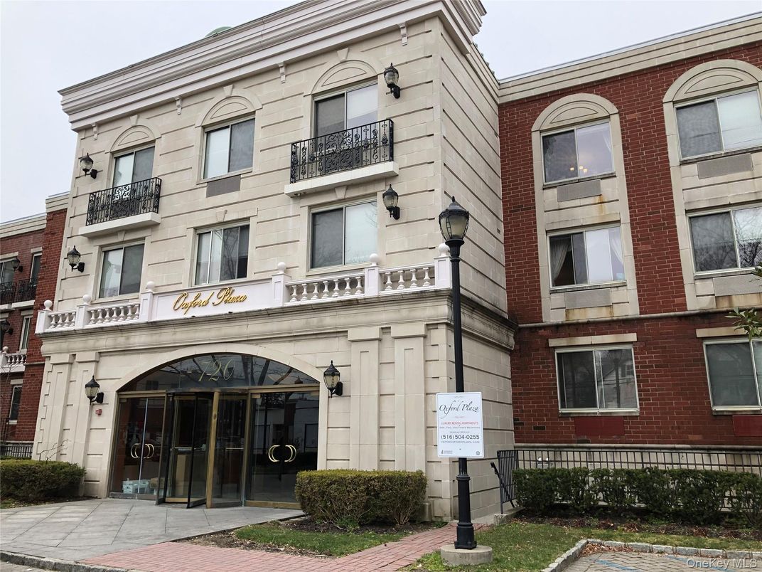 Exterior, Facade, Brick Facade, Rowhouse