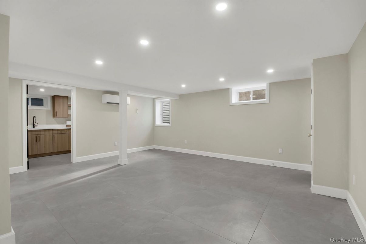 Empty room, Interior, Recessed Lighting