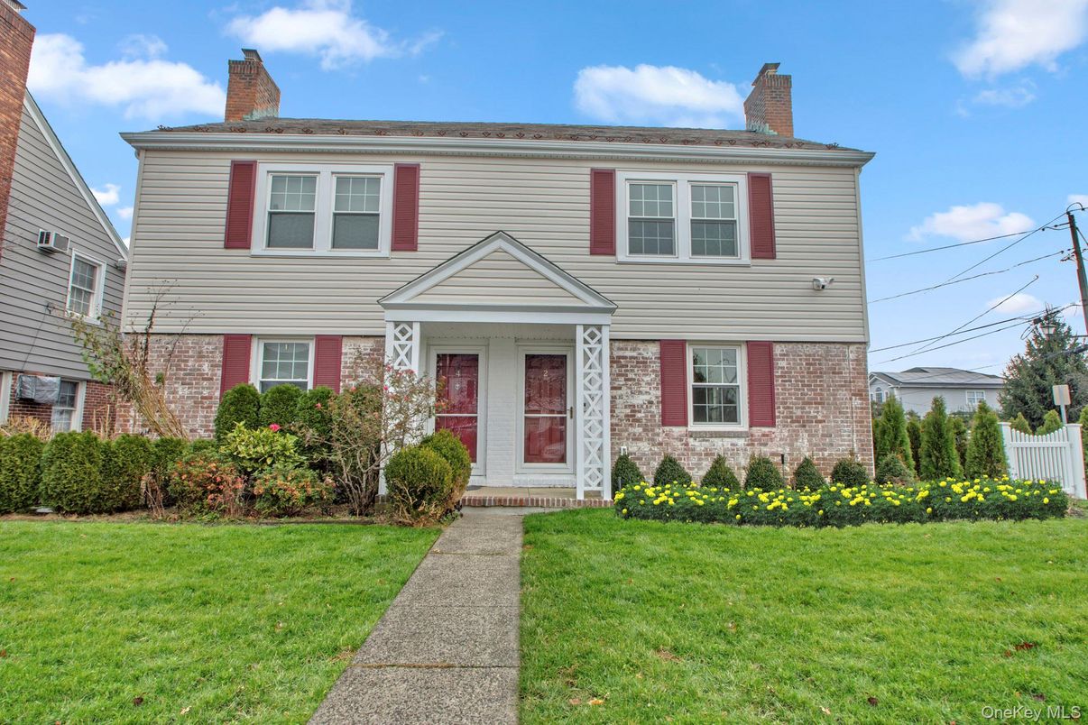 Exterior, Facade, Brick Facade, Georgian