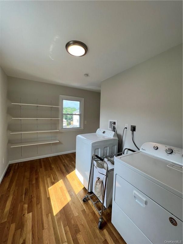 Interior, Washer, Wood Texture Flooring