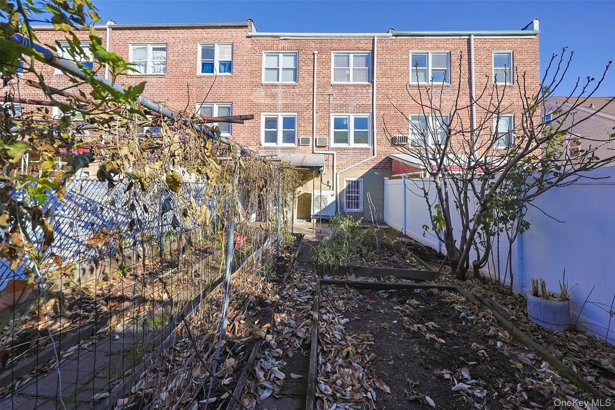 Exterior, Facade, Brick Facade, Rowhouse